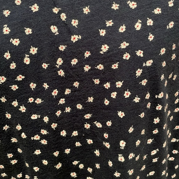 Gap Short Sleeve Navy Blue Top with Flowers Size M - Picture 5 of 6